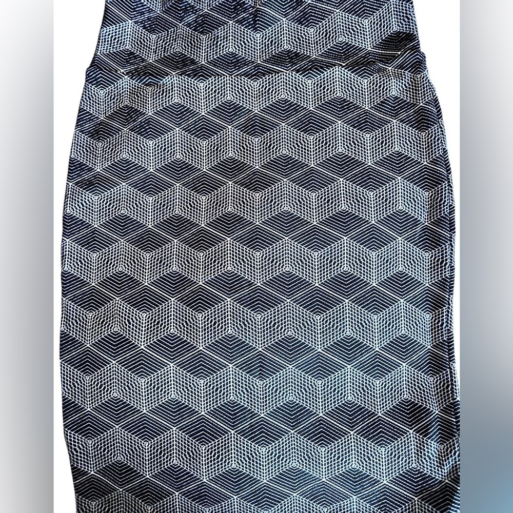 Lularoe large black‎ & white Cassie pencil skirt. 3ad cube pattern. NWT